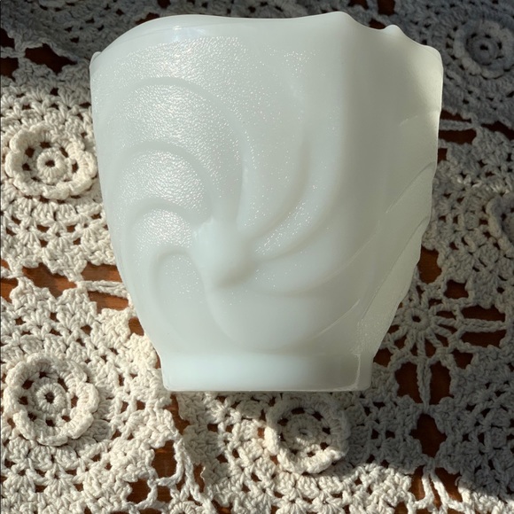 Milk Glass Tulip Shape Vase Swirl Design - Picture 5 of 10